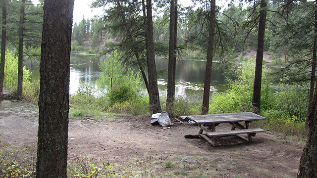 rocky-lake