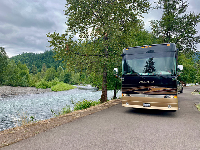 Caseys Riverside RV Park