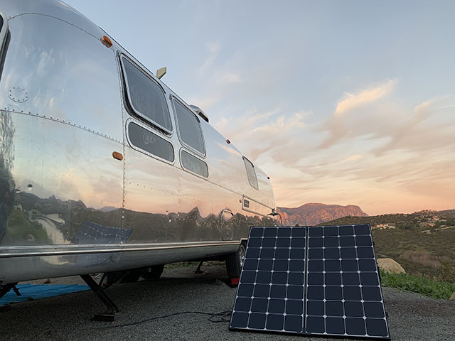 Renogy 200 Watt 12 Volt Eclipse Monocrystalline Off Grid Portable Foldable Solar Panel Suitcase