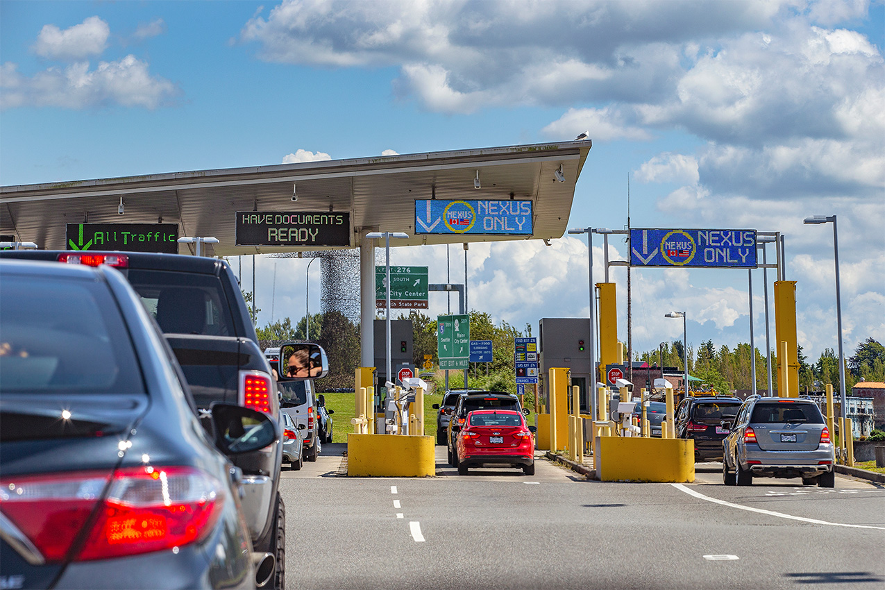 Cars lined up to enter US border from Canada.